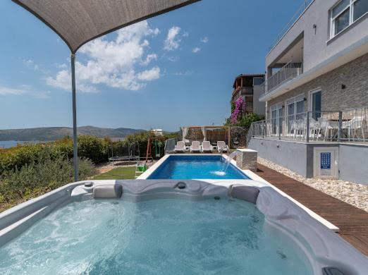 Villa Hedonist Seget Vranjica Exterior foto