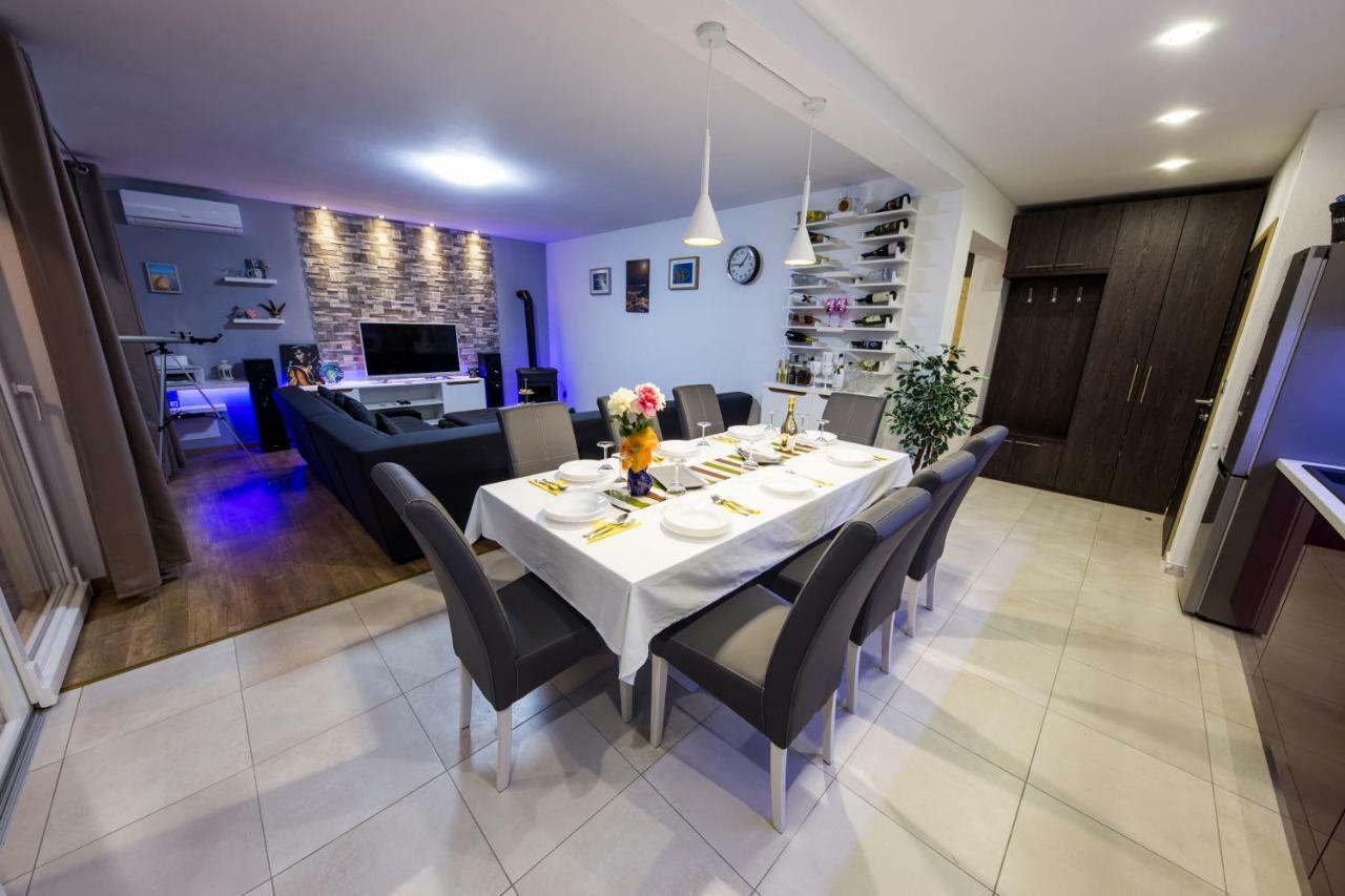 Villa Hedonist Seget Vranjica Exterior foto